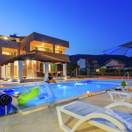 Villa Rusula Rudine  ภายนอก รูปภาพ