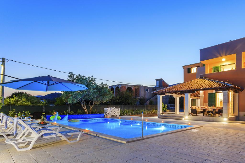 Villa Rusula Rudine  ภายนอก รูปภาพ