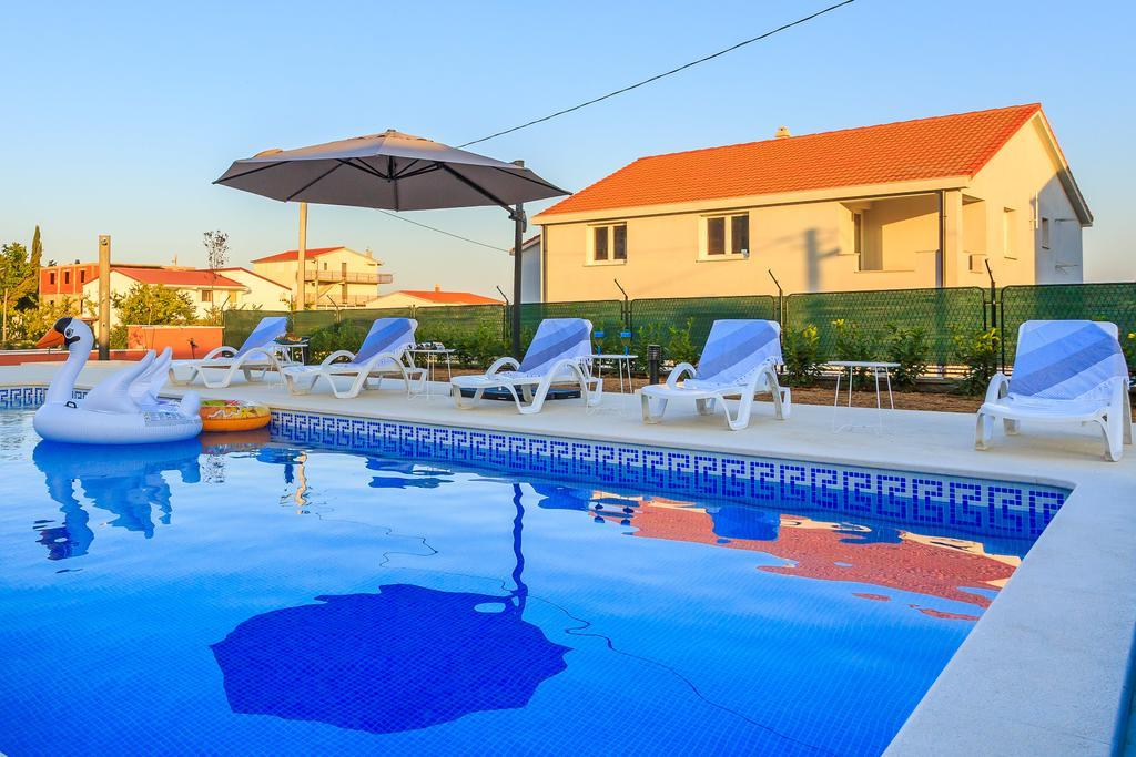 Villa Rusula Rudine  ภายนอก รูปภาพ