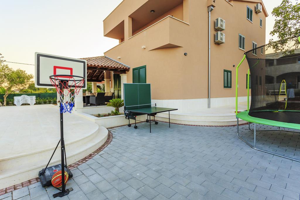 Villa Rusula Rudine  ภายนอก รูปภาพ