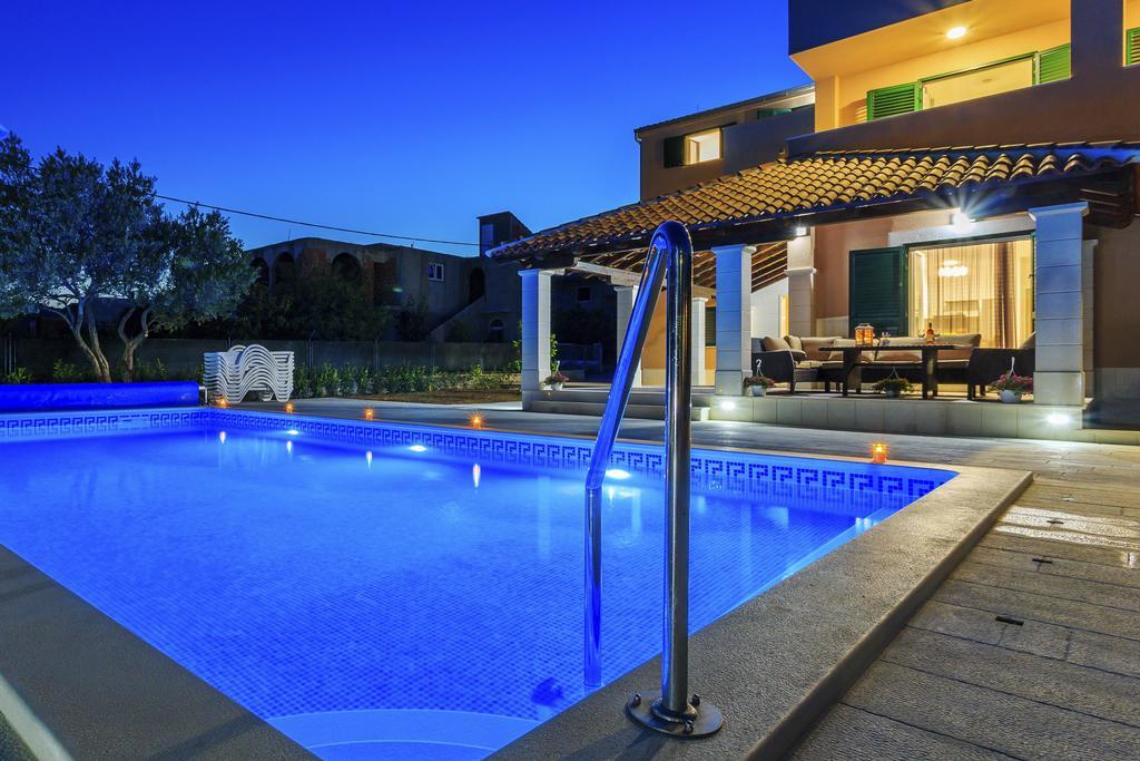 Villa Rusula Rudine  ภายนอก รูปภาพ