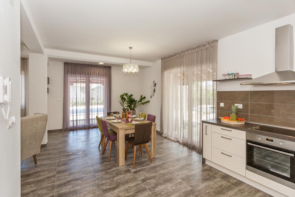 Villa Rusula Rudine  ภายนอก รูปภาพ