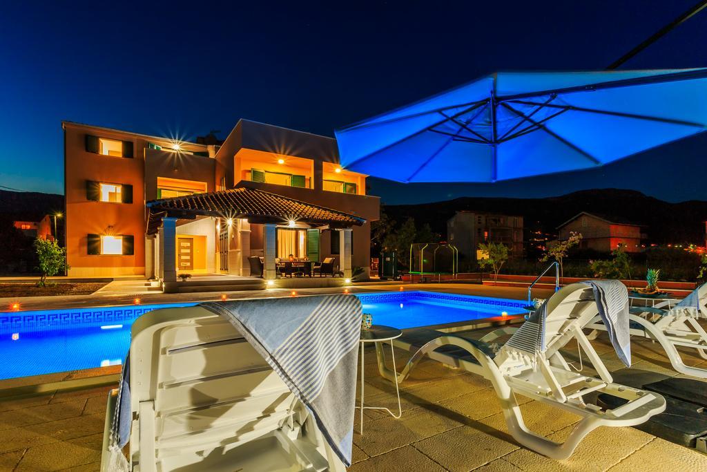 Villa Rusula Rudine  ภายนอก รูปภาพ